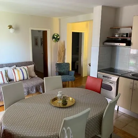 Anka I Kresimir Apartman Srima